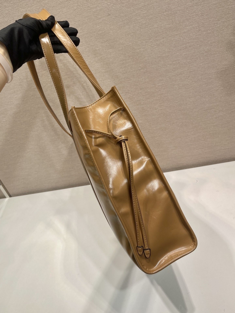 Pra*a tote bags
